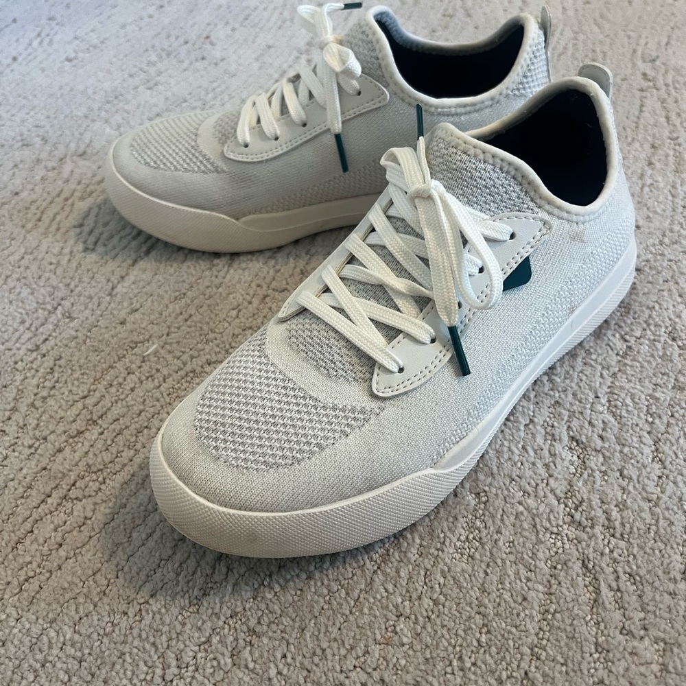 Vessi White Knit Waterproof Sneaker! EUC